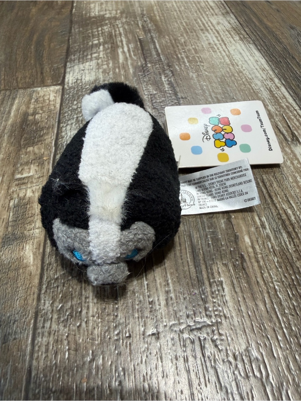 Disney Tsum Tsum Plush Set - Black, Teal, Yellow, Red Accents - Picture 4 of 6